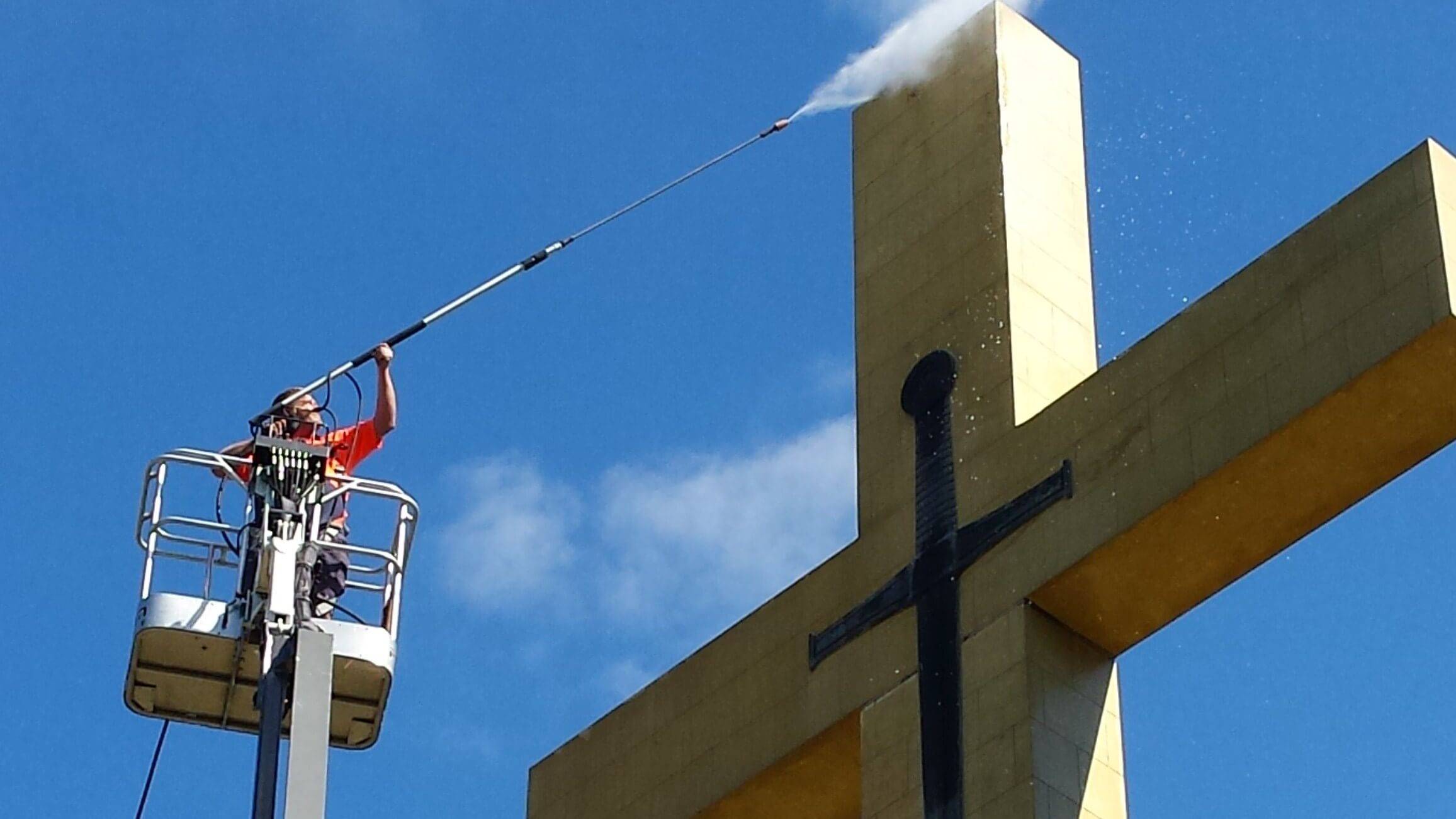 Pressure Cleaning war memorial